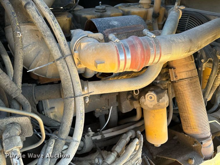 image for item DW2418 2004 Caterpillar 740 haul truck