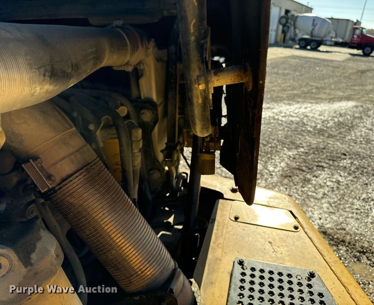 image for item DW2418 2004 Caterpillar 740 haul truck