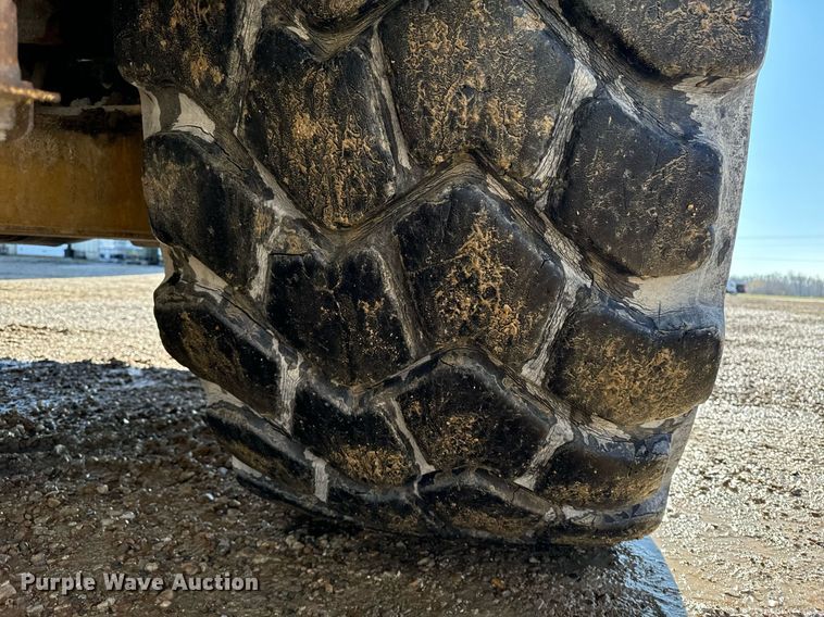 image for item DW2418 2004 Caterpillar 740 haul truck