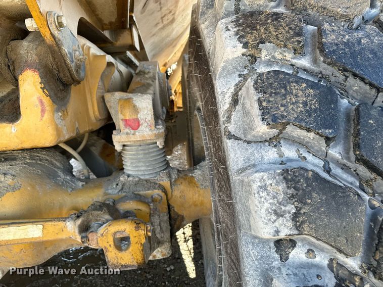 image for item DW2418 2004 Caterpillar 740 haul truck