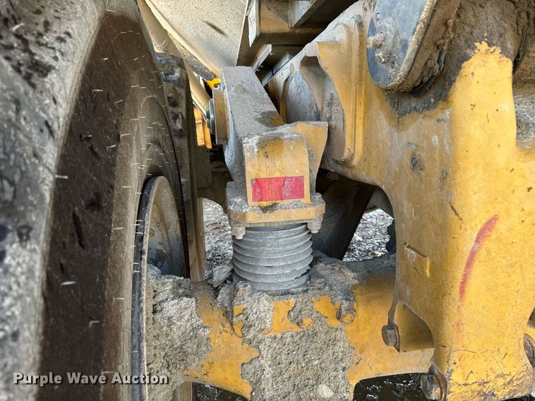 image for item DW2418 2004 Caterpillar 740 haul truck