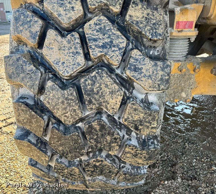 image for item DW2418 2004 Caterpillar 740 haul truck