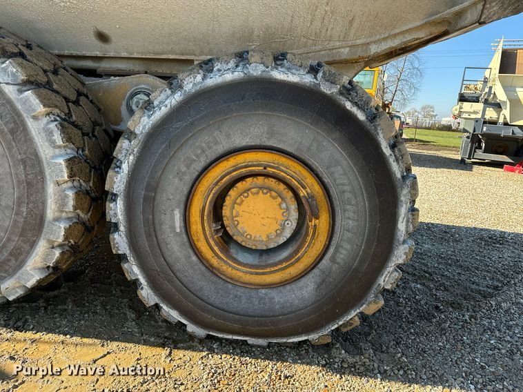 image for item DW2418 2004 Caterpillar 740 haul truck