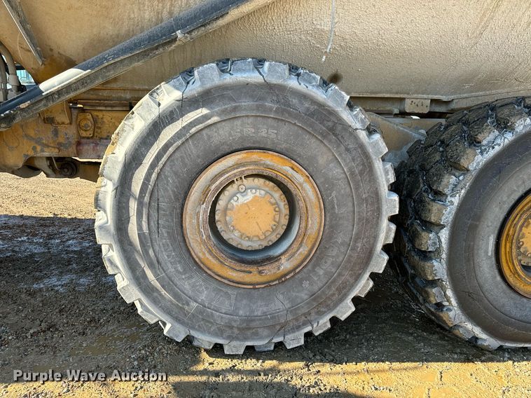 image for item DW2418 2004 Caterpillar 740 haul truck