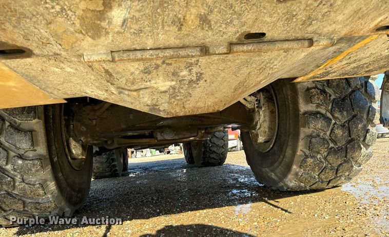 image for item DW2419 2015 Komatsu HM400-3 haul truck