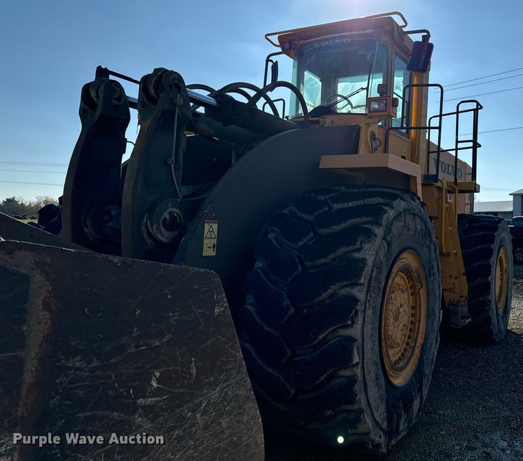 image for item DW2420 2006 Volvo L330E wheel loader