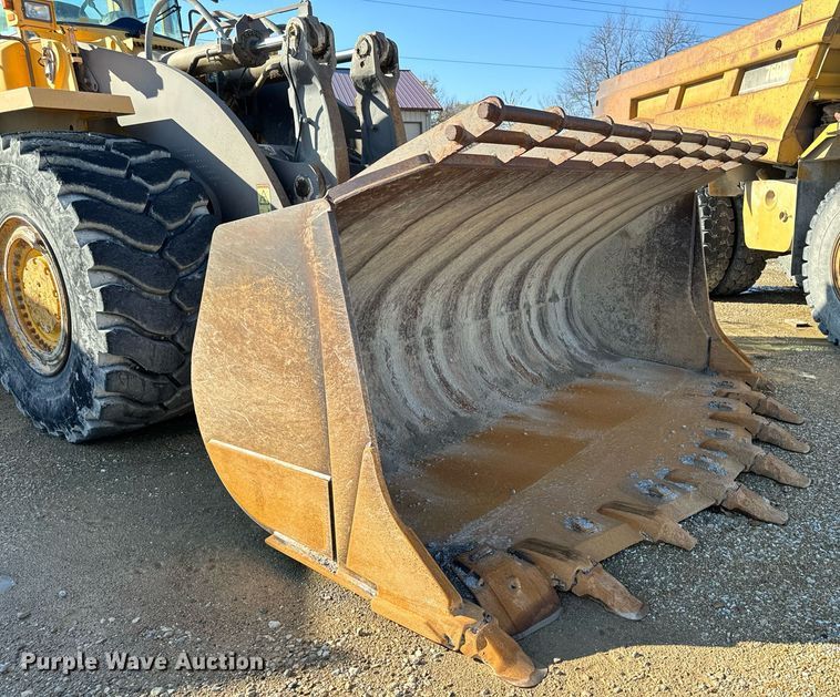 image for item DW2420 2006 Volvo L330E wheel loader