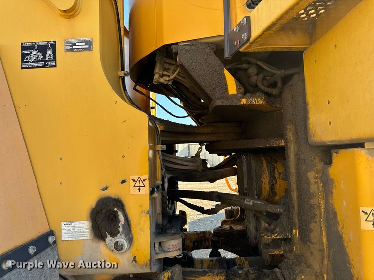 image for item DW2420 2006 Volvo L330E wheel loader