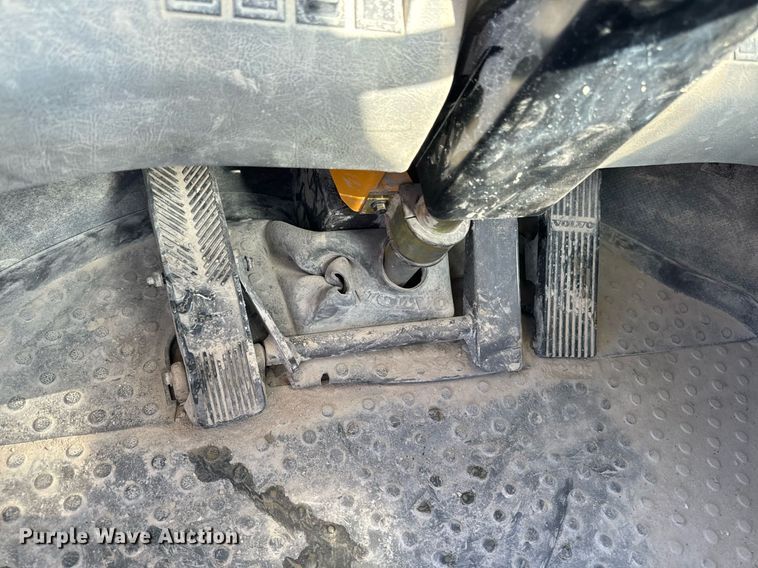 image for item DW2420 2006 Volvo L330E wheel loader