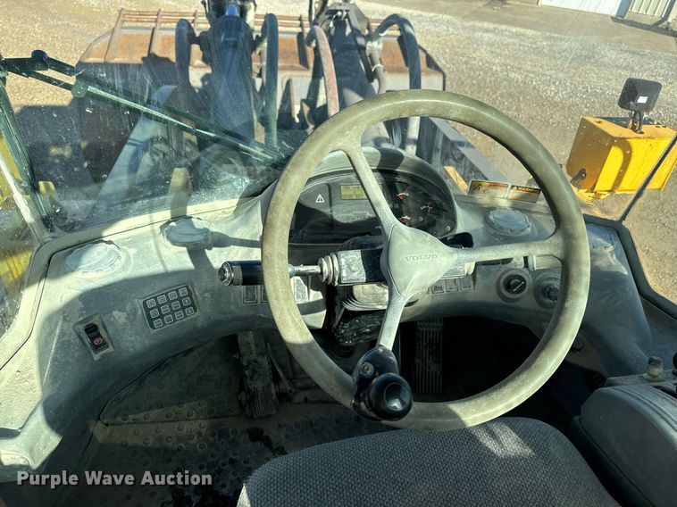 image for item DW2420 2006 Volvo L330E wheel loader