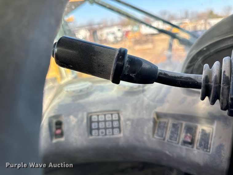 image for item DW2420 2006 Volvo L330E wheel loader