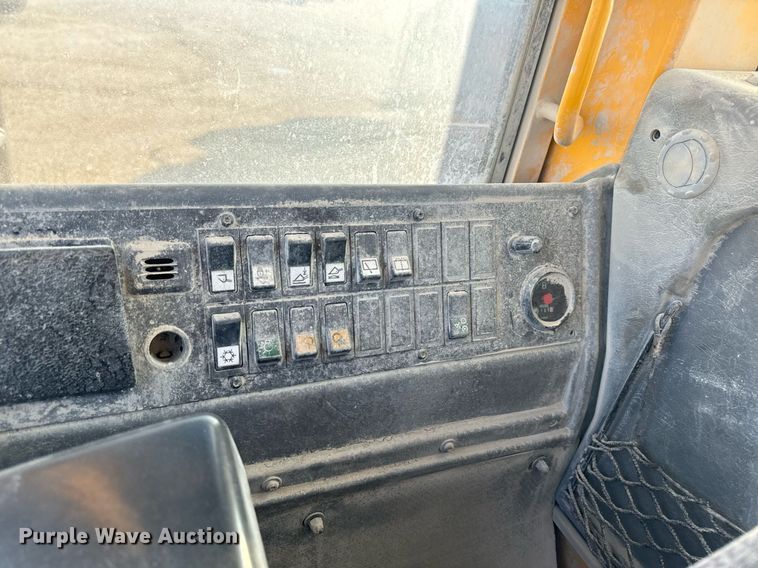 image for item DW2420 2006 Volvo L330E wheel loader