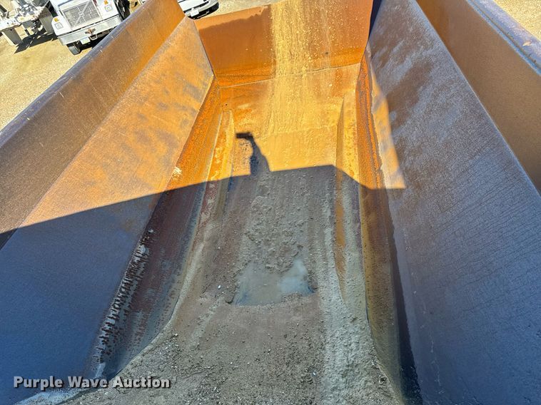 image for item DW2422 2000 Volvo A40 haul truck