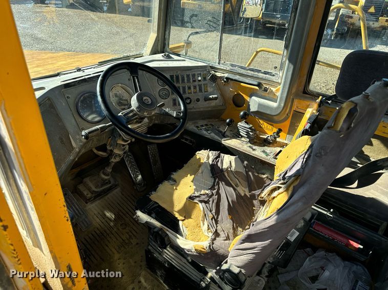 image for item DW2422 2000 Volvo A40 haul truck