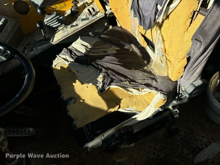 image for item DW2422 2000 Volvo A40 haul truck