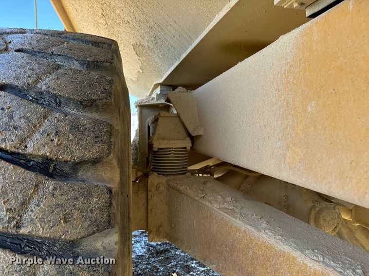 image for item DW2422 2000 Volvo A40 haul truck