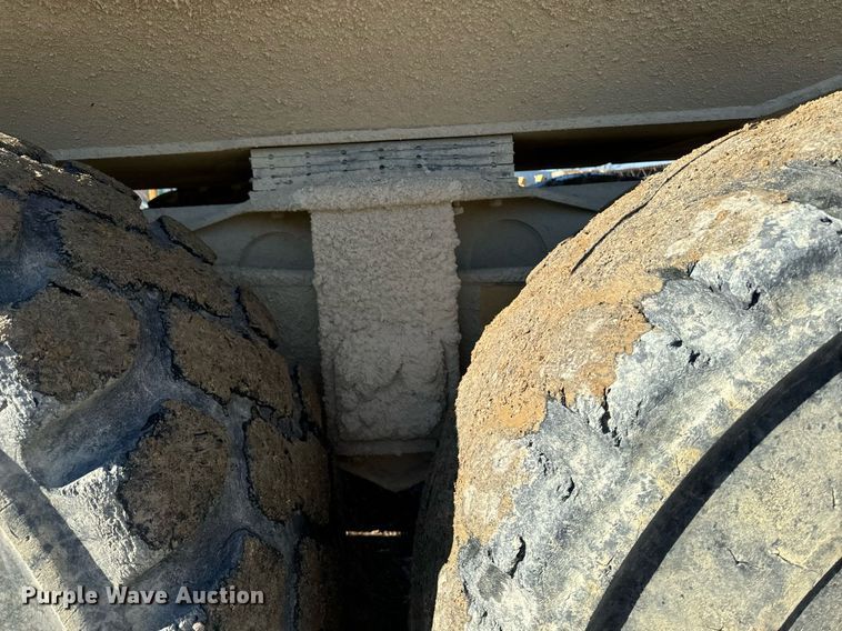 image for item DW2422 2000 Volvo A40 haul truck