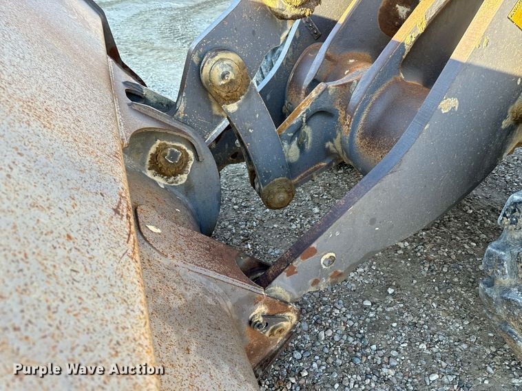 image for item DW2427 2000 Volvo L120C wheel loader