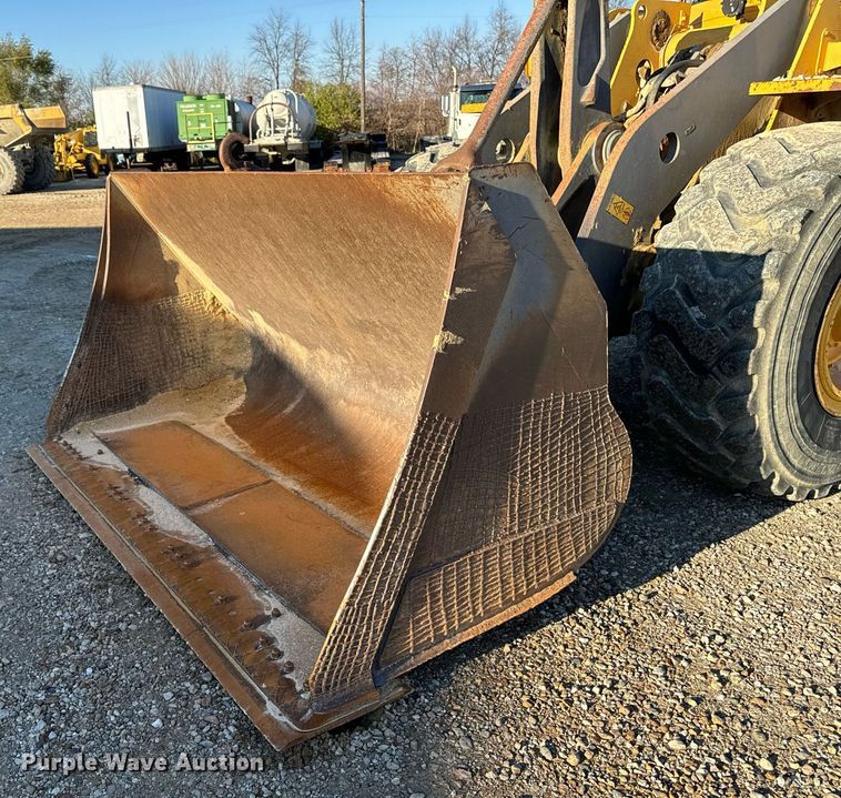 image for item DW2427 2000 Volvo L120C wheel loader