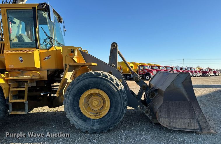 image for item DW2427 2000 Volvo L120C wheel loader