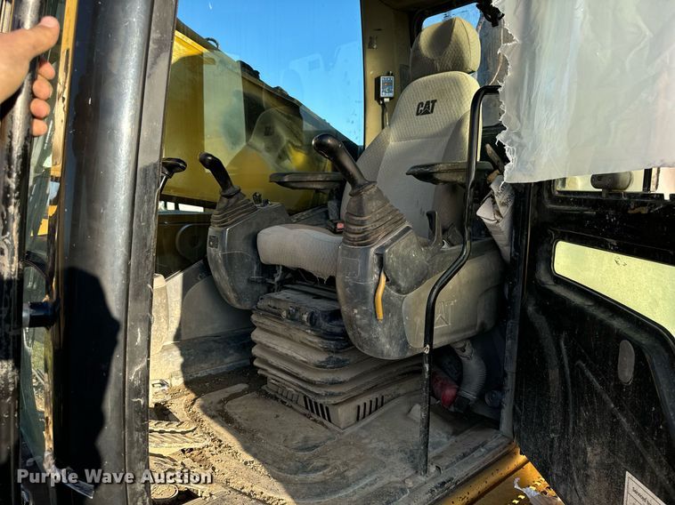 image for item DW2428 2008 Caterpillar 365C L excavator