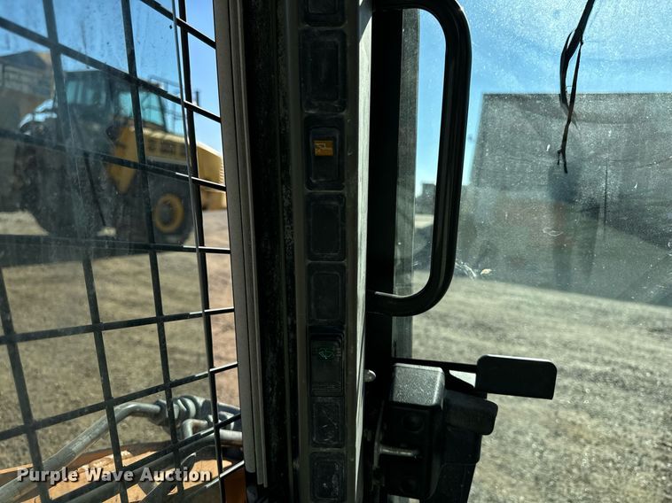 image for item DW2430 2011 Case SR175 skid steer loader