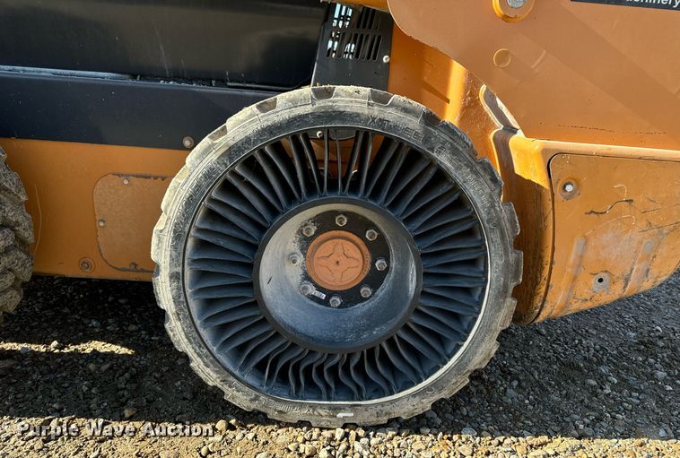 image for item DW2430 2011 Case SR175 skid steer loader