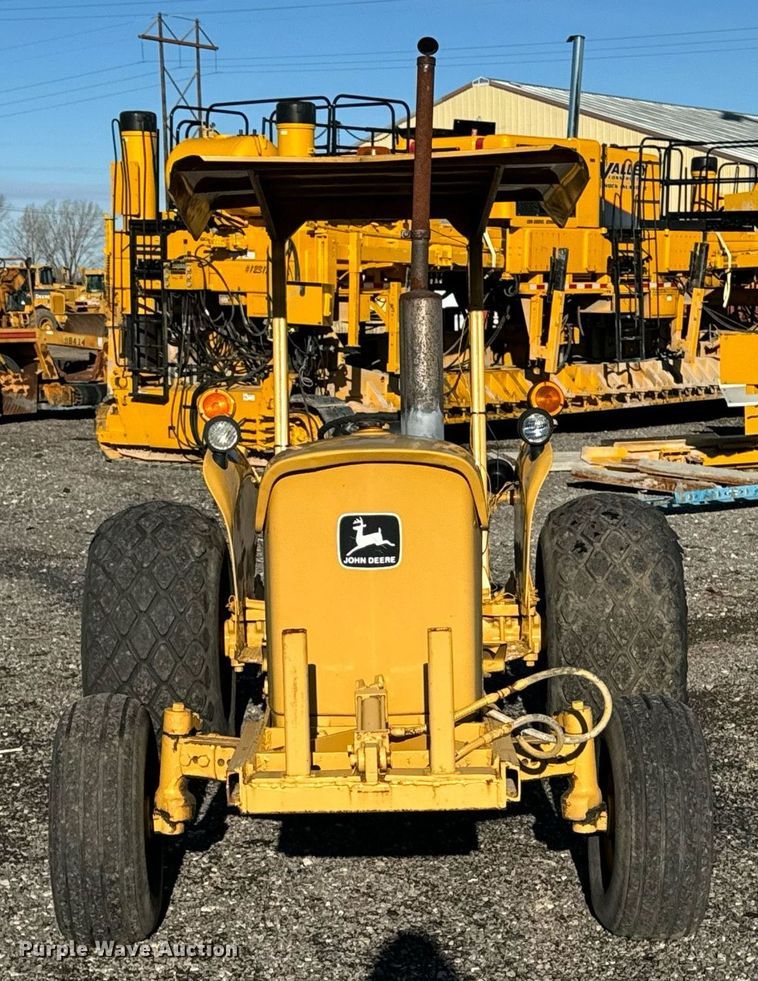 image for item DW2431 1971 John Deere 401 tractor