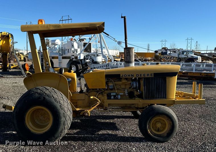 image for item DW2431 1971 John Deere 401 tractor