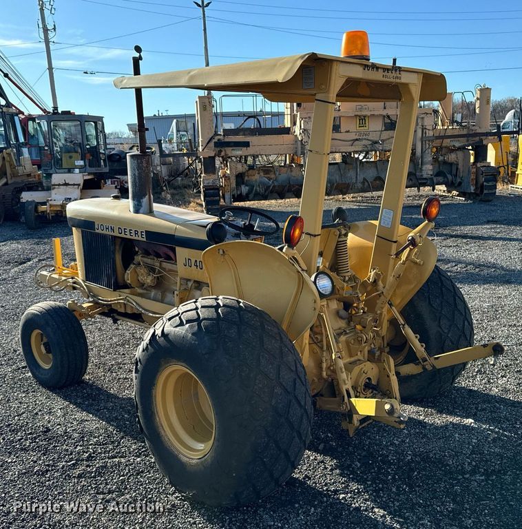 image for item DW2431 1971 John Deere 401 tractor