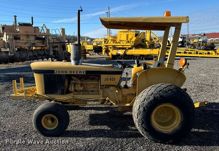 image for item DW2431 1971 John Deere 401 tractor