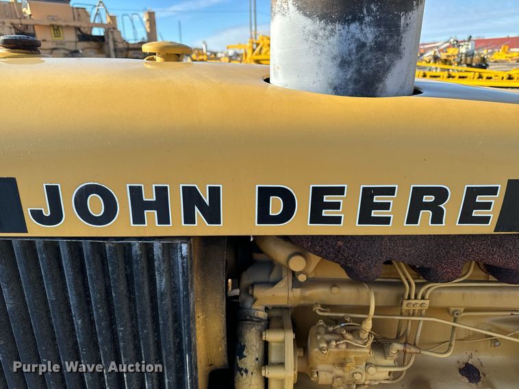 image for item DW2431 1971 John Deere 401 tractor