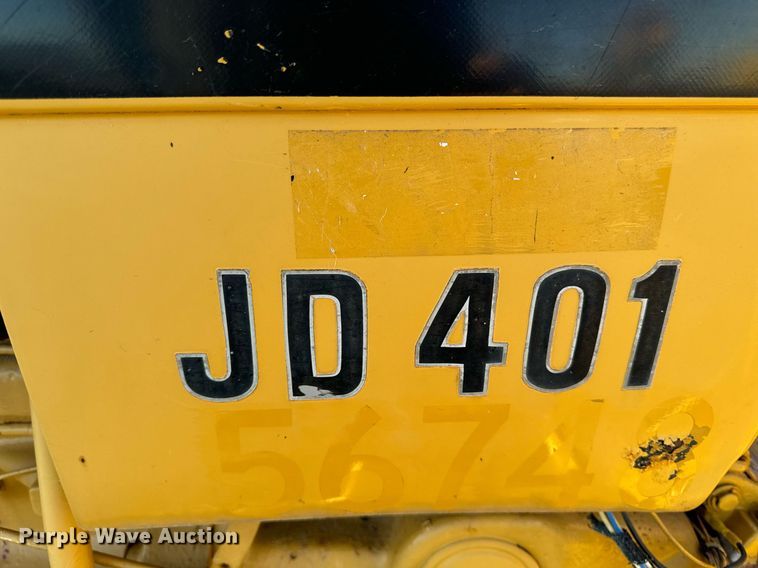 image for item DW2431 1971 John Deere 401 tractor