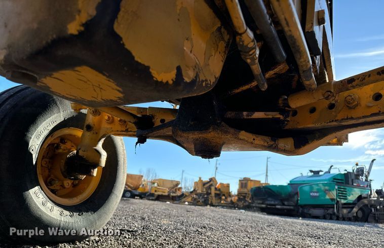 image for item DW2431 1971 John Deere 401 tractor