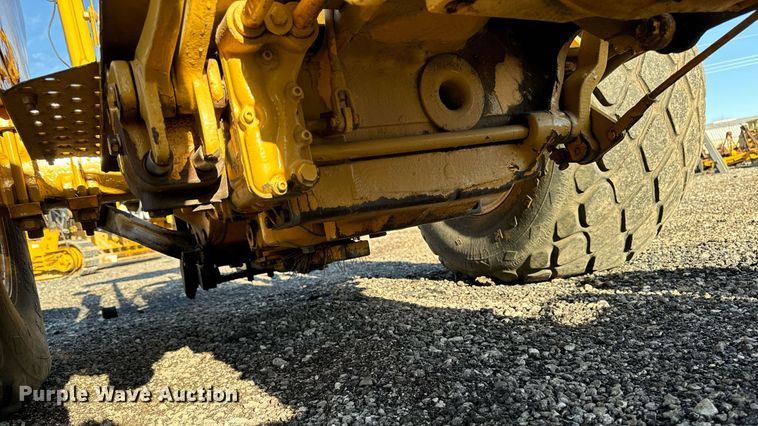 image for item DW2431 1971 John Deere 401 tractor