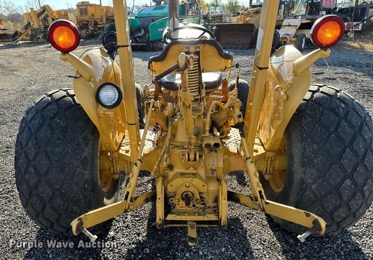 image for item DW2431 1971 John Deere 401 tractor