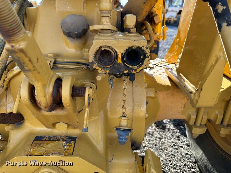 image for item DW2431 1971 John Deere 401 tractor