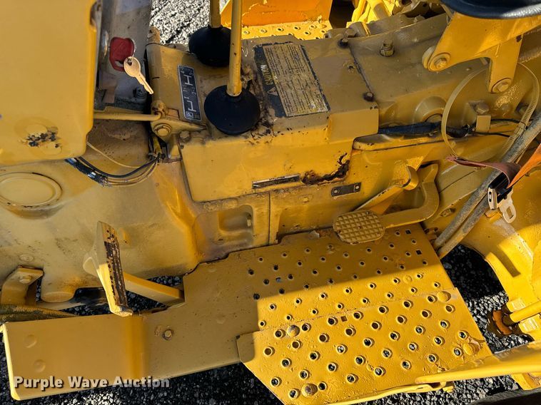 image for item DW2431 1971 John Deere 401 tractor