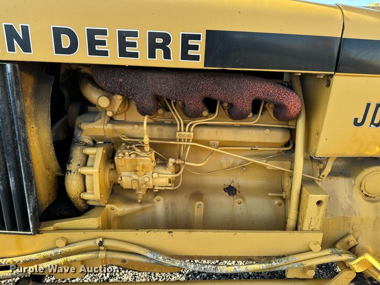 image for item DW2431 1971 John Deere 401 tractor