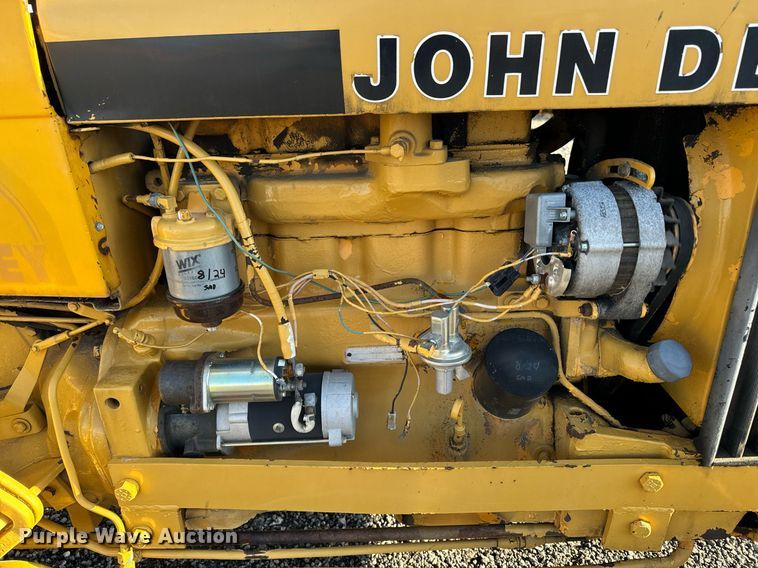 image for item DW2431 1971 John Deere 401 tractor