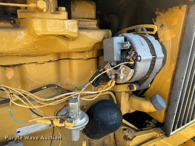 image for item DW2431 1971 John Deere 401 tractor