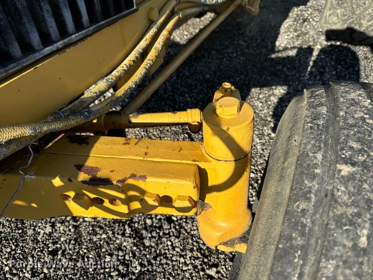 image for item DW2431 1971 John Deere 401 tractor