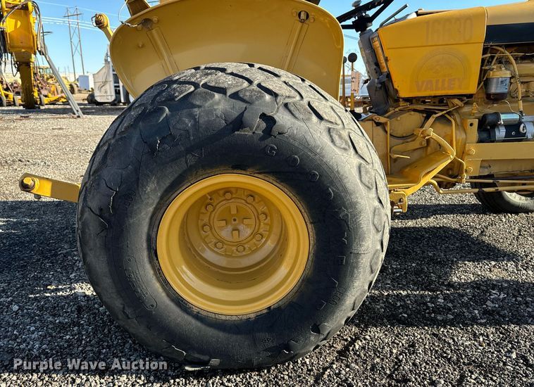 image for item DW2431 1971 John Deere 401 tractor