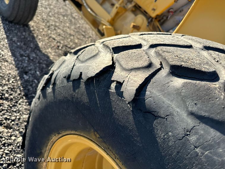 image for item DW2431 1971 John Deere 401 tractor