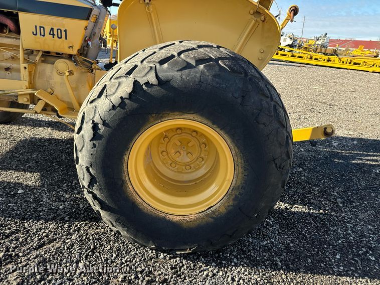 image for item DW2431 1971 John Deere 401 tractor