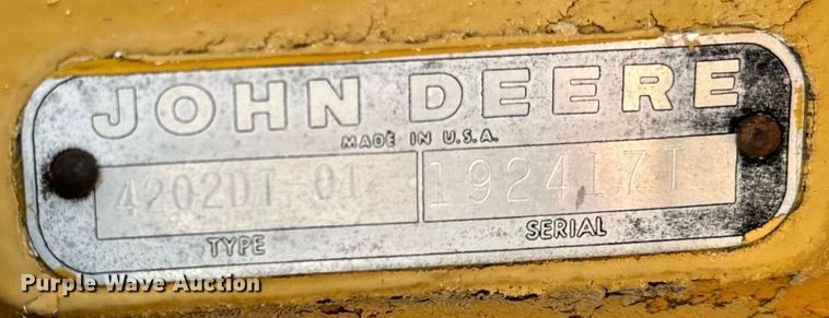 image for item DW2431 1971 John Deere 401 tractor