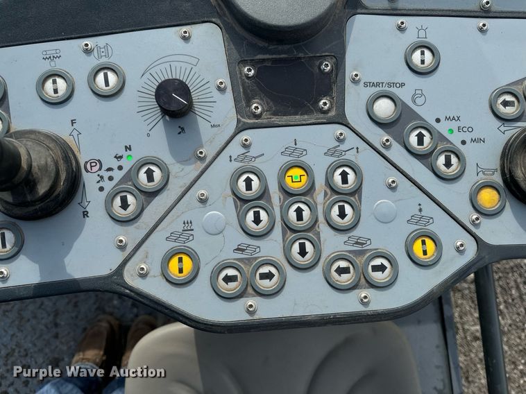 image for item DW2432 2009 Vogele Vision 5200-2 paver