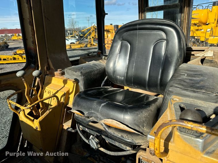 image for item DW2433 1981 Caterpillar 953 track loader