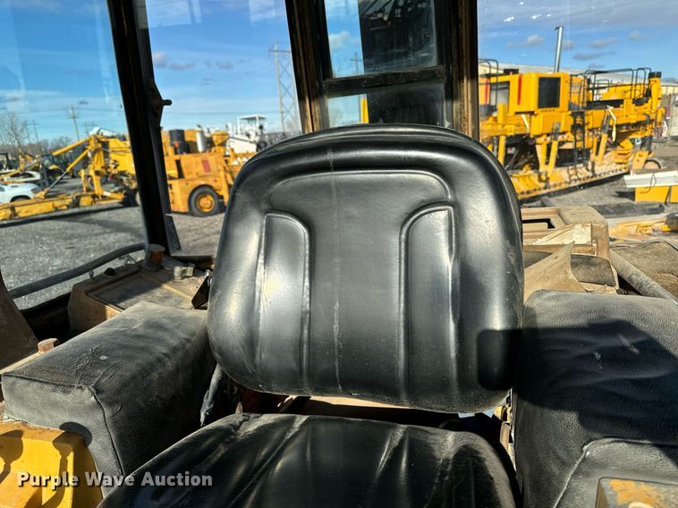 image for item DW2433 1981 Caterpillar 953 track loader