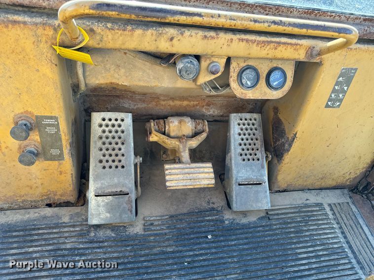 image for item DW2433 1981 Caterpillar 953 track loader